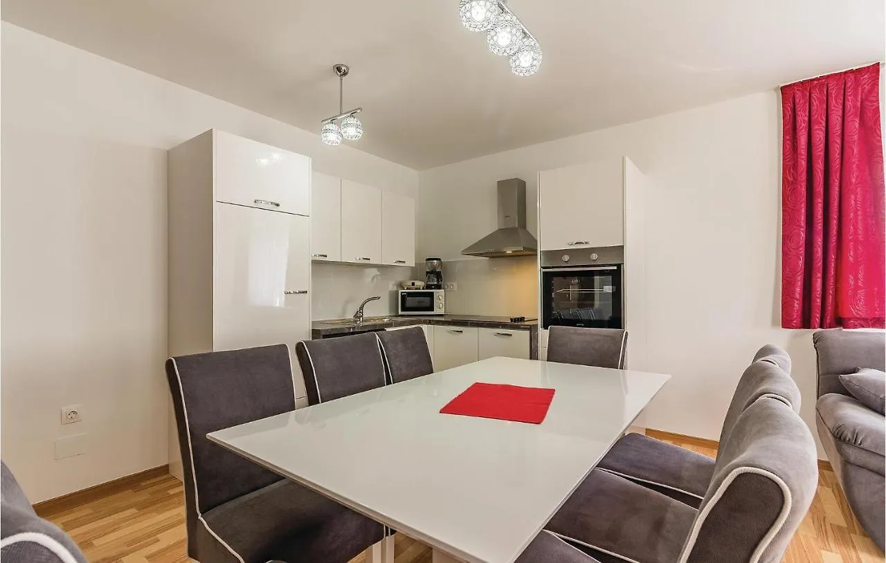 Amazing Apartment In Medulin With Wifi 0*,